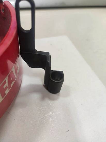 LIFTING BRACKET PFAFF 138 (91-007604-15)